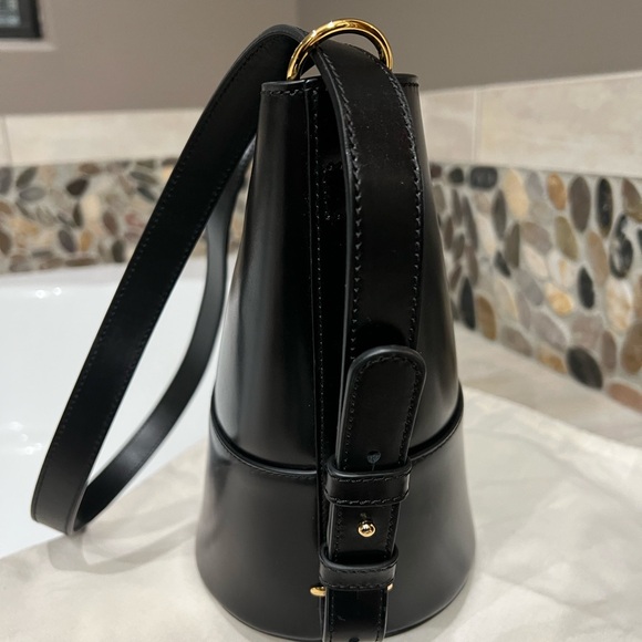 Sezane Gary black real leather bucket bag - Picture 6 of 11